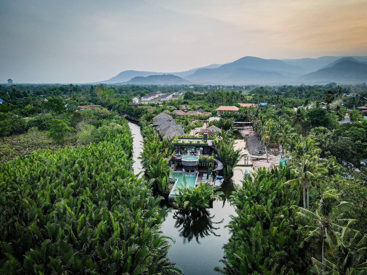 Authentic hotel room in a rainforest setting, offering a peaceful retreat with natural décor and modern amenities, perfect for nature lovers and eco-tourism.